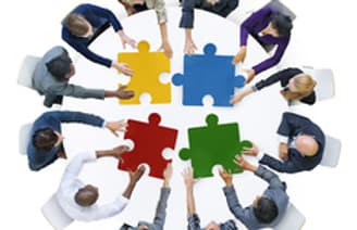 50を超えるプログラムから対面研修のカスタマイズも可能